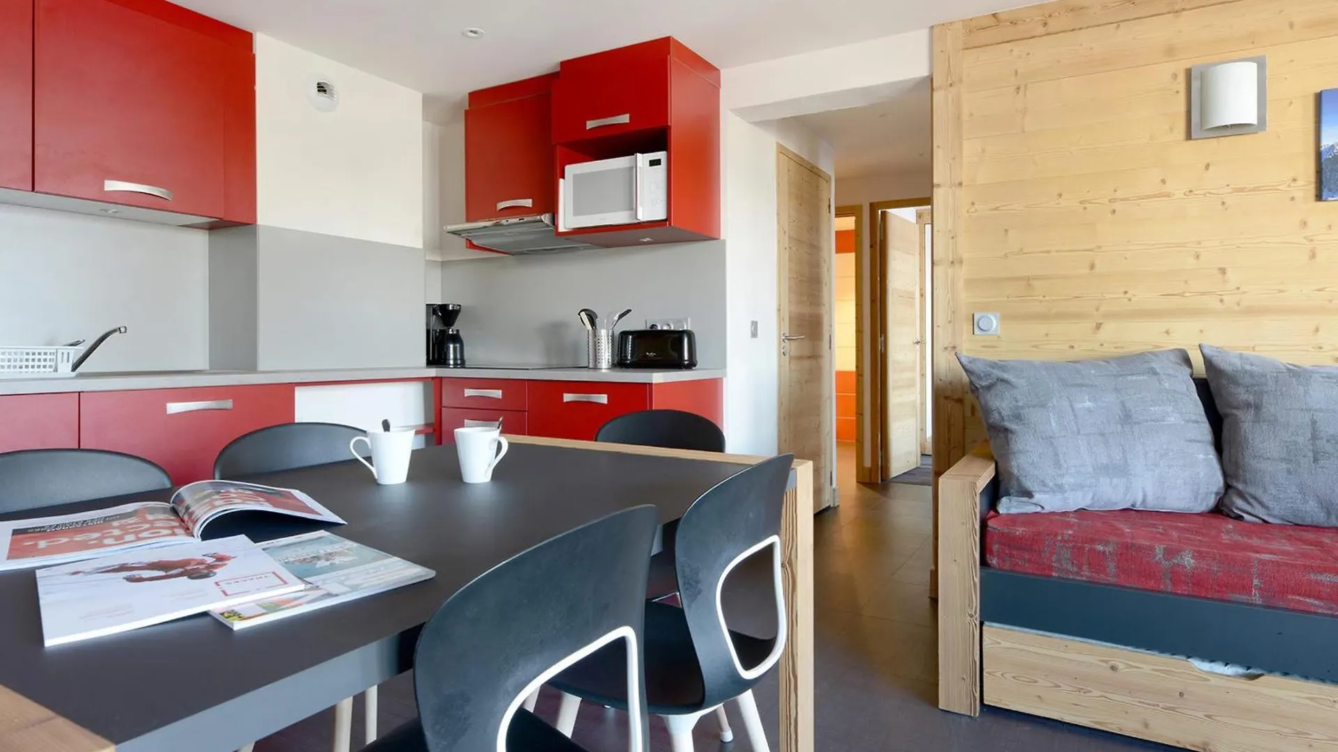 Spacieux Appartement Renove Avec Balcon, Acces Ski Au Pied Et Espace Bien-Etre - Fr-1-181-1929 La Plagne-Tarentaise Apartment